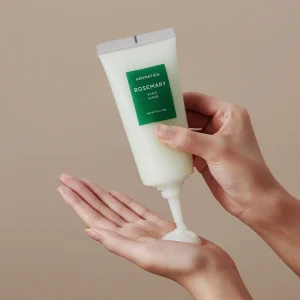 Rosemary Scalp Scrub – Aromatica | Exfoliante capilar purificante y revitalizante.